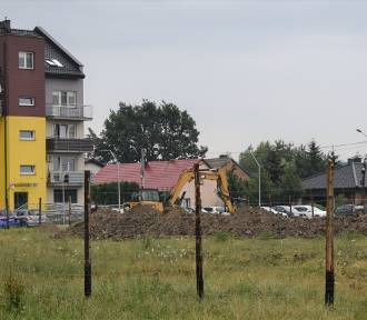 Rozpoczęła się budowa nowego dużego sklepu w Oświęcimiu na os. Stare Stawy