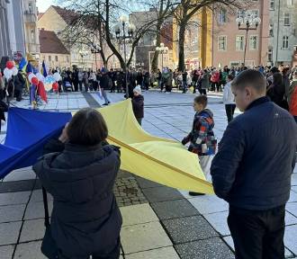 Pamiętamy i solidaryzujemy się z Ukrainą. Demonstracja pokojowa pod Lubuskim Teatrem 