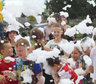 Festyn z okazji Dnia Dziecka dla dzieci z Domów Dziecka w Kochlicach, zdjęcia