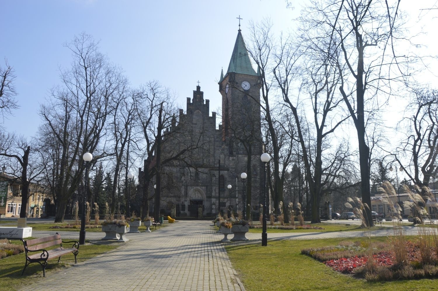 We wtorkowe przedpołudnia skwerek koło kolegiaty św