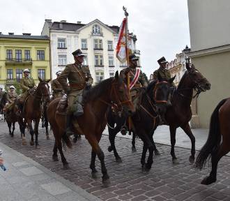 Stukot kopyt koni i kawaleryjskie mundury na ulicach Tarnowa. Mamy zdjęcia!