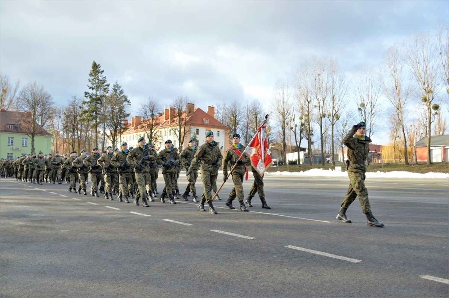 Uroczystą zbiórką z udziałem sztandaru jednostki, kompanii honorowej oraz całego stanu osobowego zainaugurowano obchody 20-lecia istnienia 10