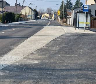 Prawie 5 mln złotych kosztowała przebudowa drogi przez stolicę gminy