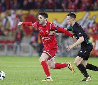Biała chusteczka dla trenera Widzewa           