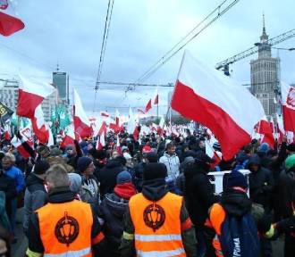 Utrudnienia w ruchu, 11 listopada 2018 Warszawa. Zamknięte ulice, parkingi, objazdy. Gdzie lepiej 