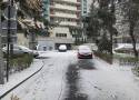 Warszawa pod śniegiem! Uwaga na drogach i chodnikach. Pierwszy śnieg w stolicy już w listopadzie. Miesiąc przed zimą