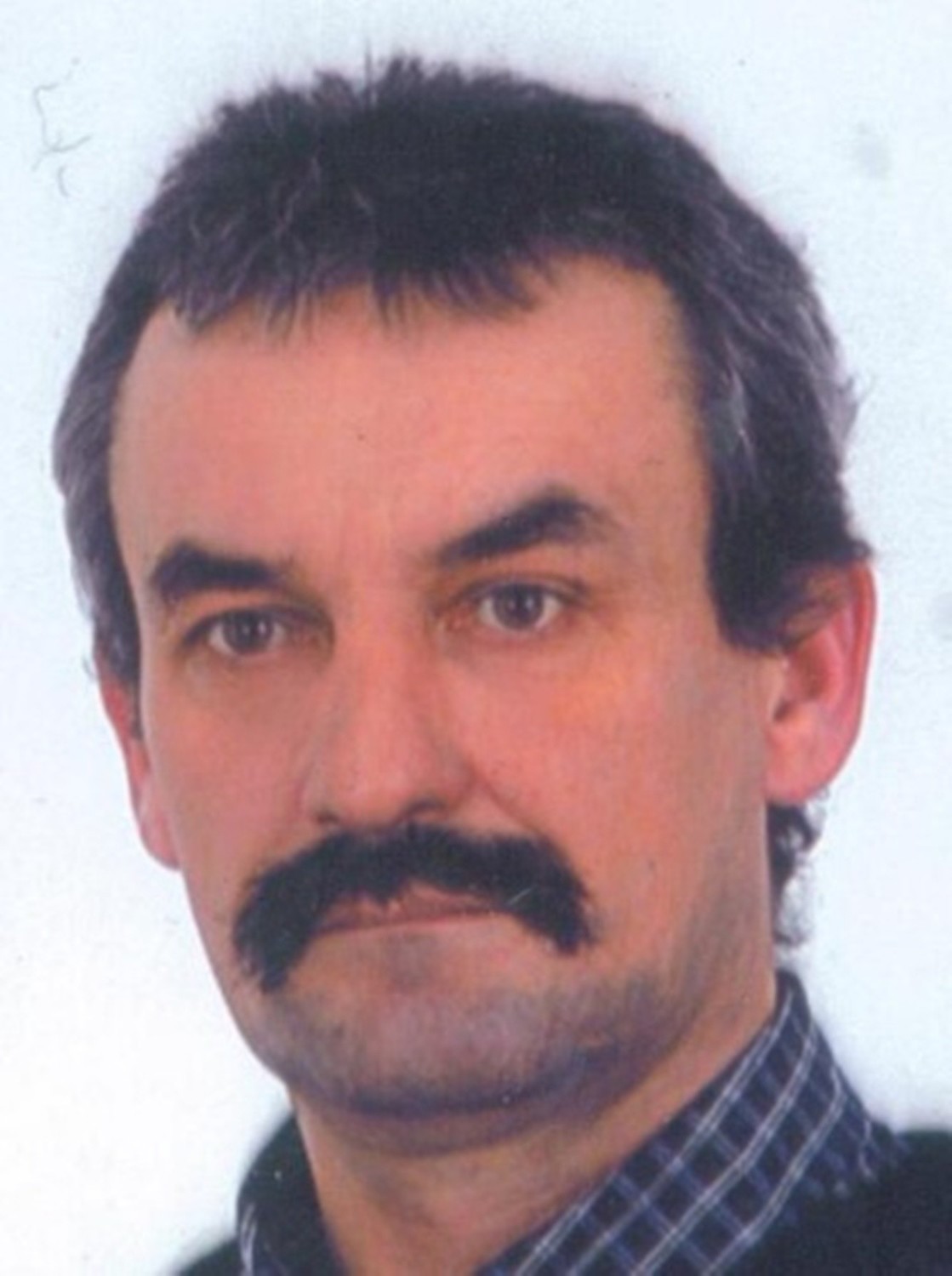 GAJOWIAK PIOTRDrugie imię: JANImię ojca: KAZIMIERZImię matki: JANINANazwisko panieńskie matki: GĘBAPłeć: mężczyznaMiejsce urodzenia: -Data urodzenia: 1967-06-23Pseudonim: -Ostatnie miejsce zameldowania: DOMINÓWObywatelstwo: -Podstawa poszukiwania przez jednostki policjiLU KPP Świdnik Wydział Kryminalny, 21-045 Świdnik, Aleja Lotników Polskich 1telefon: (0-81) 749-42-10email: kpp