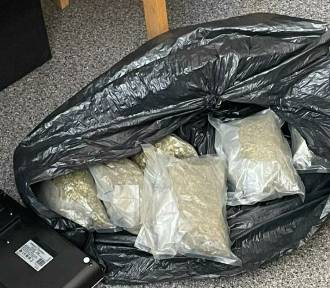W mieszkaniu znaleziono prawie 2 kg marihuany i tabletki ecstasy - "na użytek własny"