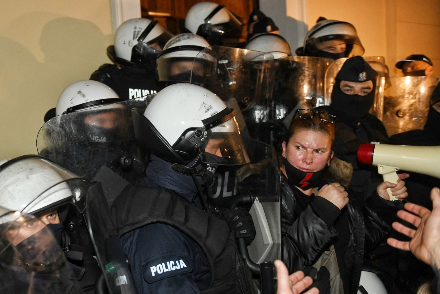 Cześć protestujących zapukała do drzwi pałacu i weszła do środka