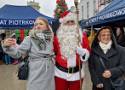 Powiatowy Jarmark Świąteczny w Piotrkowie, był św. Mikołaj, stoiska handlowe, żywa szopka oraz atrakcje kulinarne ZDJĘCIA, VIDEO