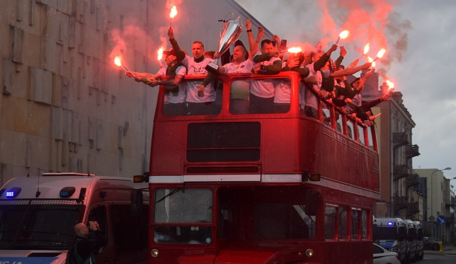 Tysiące kibiców świętują awans Radomiaka do ekstraklasy na Placu Jagiellońskim