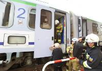 Wypadek na przejeździe kolejowym pod Wrocławiem. Samochód wjechał pod pociąg