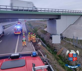 Śmiertelny wypadek na S5 koło Leszna. Samochód uderzył w filar wiaduktu w Kłodzie 