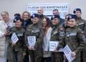 Pożegnanie klasy mundurowej w IV LO w Piotrkowie. Uczniowie odebrali świadectwa i wyróżnienia ZDJĘCIA