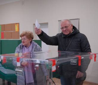 Wybory w Piotrkowie 2024. Trwa II tura głosowania na prezydenta. Jaka frekwencja?