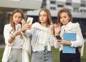 Zakazali smartfonów w szkołach. Teraz chcą zakazać sprzedaży telefonów małoletnim