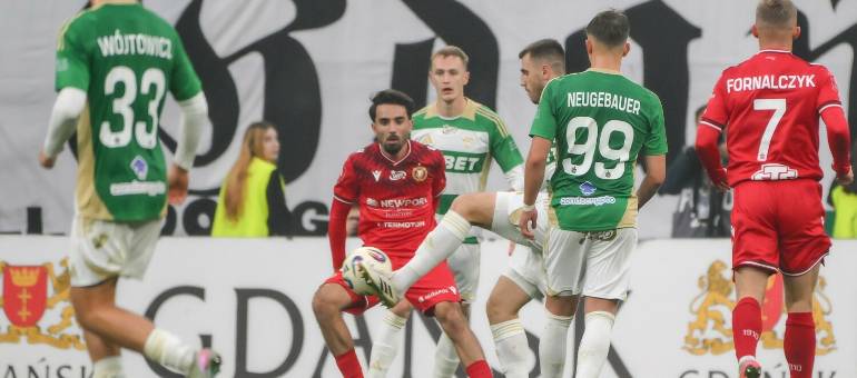 Lechia Gdańsk pokazała charakter w drugiej połowie! Zła seria zakończona, a Tomas Bobcek bohaterem meczu z Widzewem Łódź