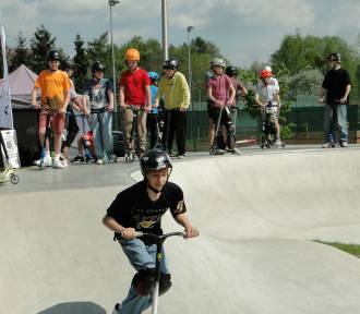 Skatepark na Zarabiu otwarty! Z nowej atrakcji w Myślenicach korzysta mnóstwo dzieci 