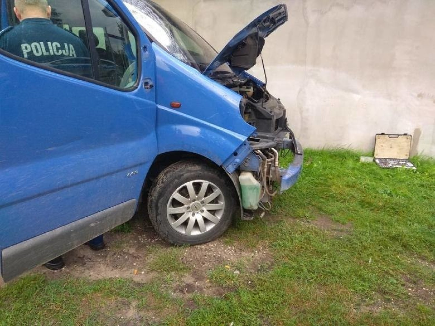 Uderzenie było tak silne, że w busie pękła szyba