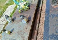 Niepokojące wydarzenie na cmentarzu we Wrocławiu: Fekalia na nagrobkach