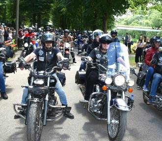 Akcja Motoserce 2024 w Oświęcimiu z paradą motocykli po ulicach miasta i zbiórką krwi