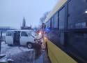 Groźny wypadek autobusu w Tychach. Zderzył się z busem na ul. Turyńskiej. Dziewięć osób odniosło obrażenia