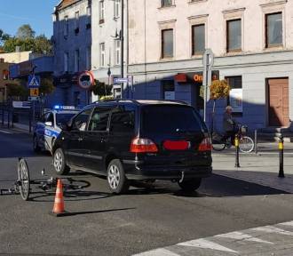 Potrącenie rowerzysty na skrzyżowaniu w Brzegu. Poszkodowany trafił do szpitala