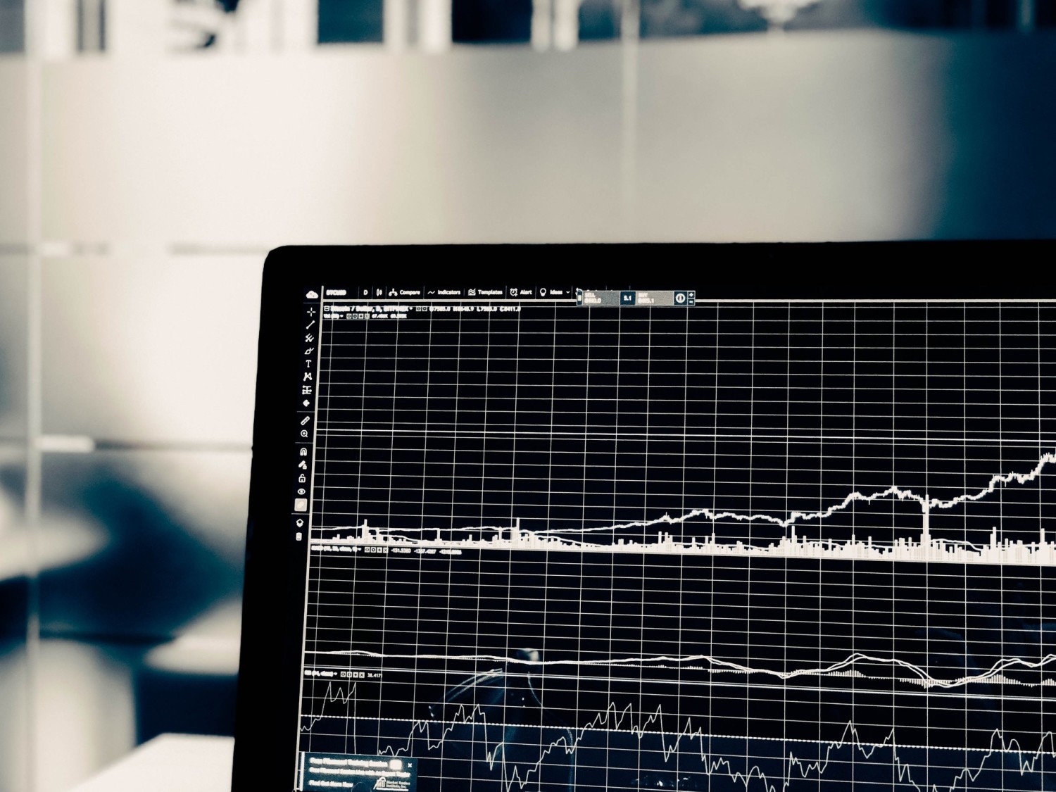 Finanse, usługi dla biznesu (+5%)