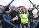 Rolniczy protest w Poddębicach. Uczestnicy spotkali się z wojewodą łódzkim ZDJĘCIA