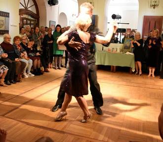 Malarstwo i...tango. Udany wieczór w Radomiu z Krystyną Joanną Szymańską [ZDJĘCIA]