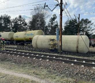 Wykolejenie pociągu z naftą lotniczą na Dolnym Śląsku. Ewakuacja zakładów i blokady