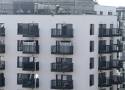 Na nowe osiedle w centrum Wrocławia wprowadzają się lokatorzy. Nie uwierzycie, co ustawili na balkonach