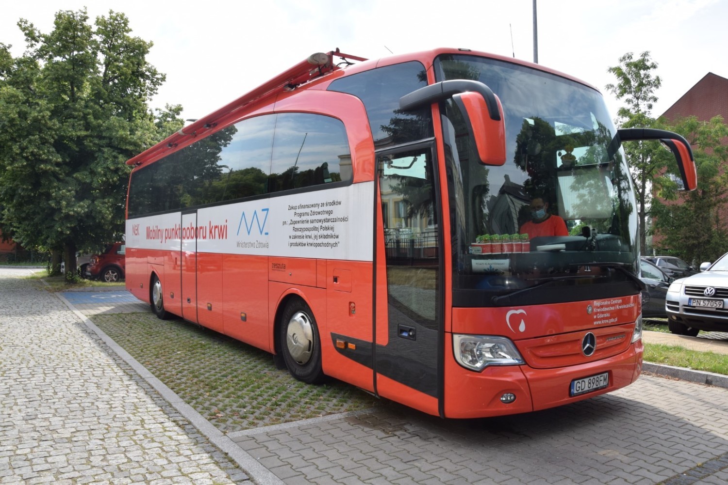 Krwiobus w Pruszczu Gdańskim. Zbiórka krwi dla 6-letniej Laury. Włącz się do akcji, oddaj krew i uratuj życie!