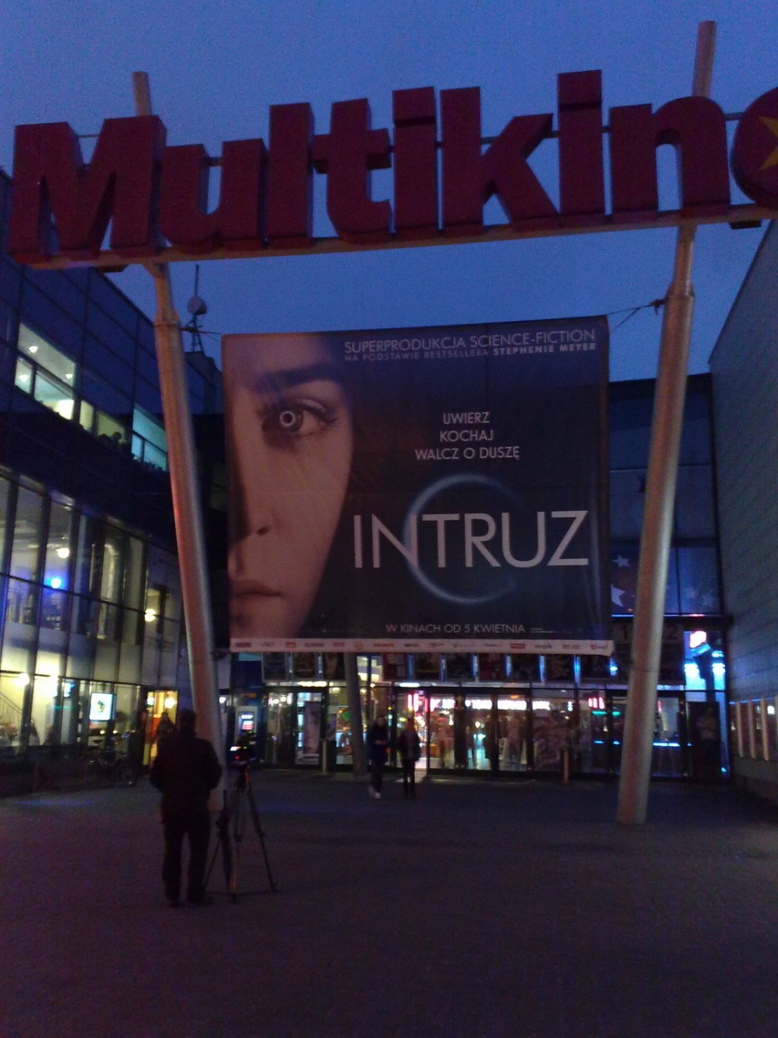 Przed wejściem do ursynowskiego Multikina