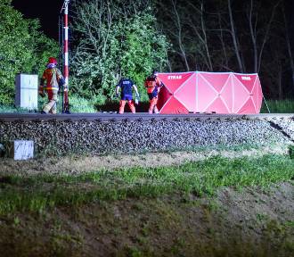 Tragiczny wypadek na torach kolejowych w Lesznie. Zginął mężczyzna ZDJĘCIA i FILM