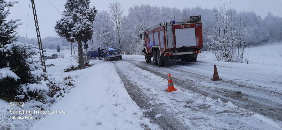 Wypadki, stłuczki, korki, blokady dróg - zimowy weekend w powiecie kłodzkim