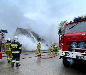 Pożar domu pod Krakowem. Mieszkająca tam osoba zdążyła się sama ewakuować