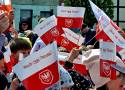 Dzieci i młodzież pobiegli z flagą Polski, by uhonorować nadchodzące święta majowe, m.in. Dzień Flagi. Pucki Sztafetowy Bieg Flagi