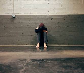 Depresja u dzieci i młodzieży: 8 porad, jak dostrzec jej symptomy i jak reagować
