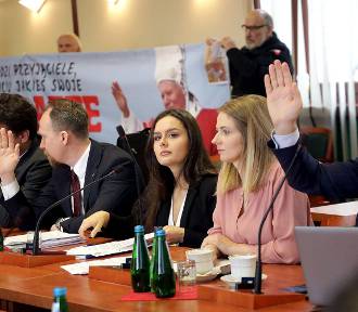 Sesja Rady Miejskiej Legnicy. Zobaczcie porządek obrad, zdjęcia