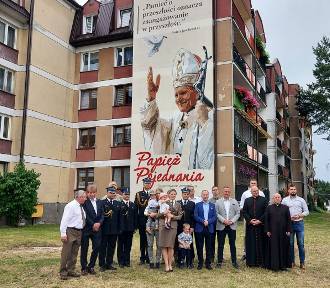 W Siemiatyczach odsłonięto mural z postacią Jana Pawła II