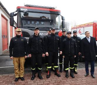 Nowe pojazdy straży pożarnej w Tarnowskich Górach. Narada PSP z udziałem wojewody