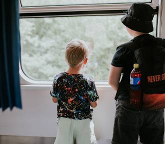 Z okazji światowego dnia turystyki podpowiadamy jak podróżować pociągiem z dziećmi