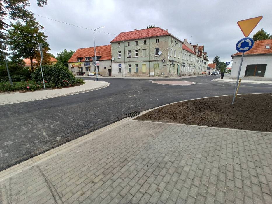 Rondo na skrzyżowaniu ul. Przyjemskiego, Wały J. Dąbrowskiego i 3 Maja - nazwanie imieniem Bronisława Lachowicza