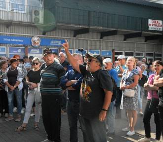 Tłumy mieszkańców na proteście w sprawie Piotrkowskiej Spółdzielni Mieszkaniowej FOTO