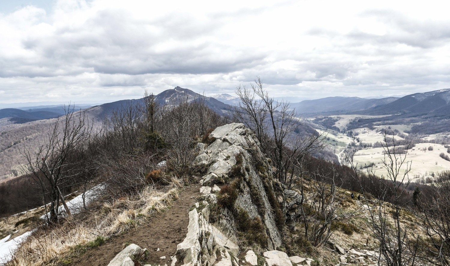 W ten weekend wielu turystów uciekło od pandemii koronawirusa w Bieszczady