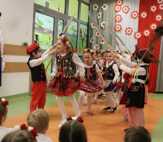 Majowe świętowanie u przedszkolaków pod Krakowem. Były tradycyjne pieśni i tańce