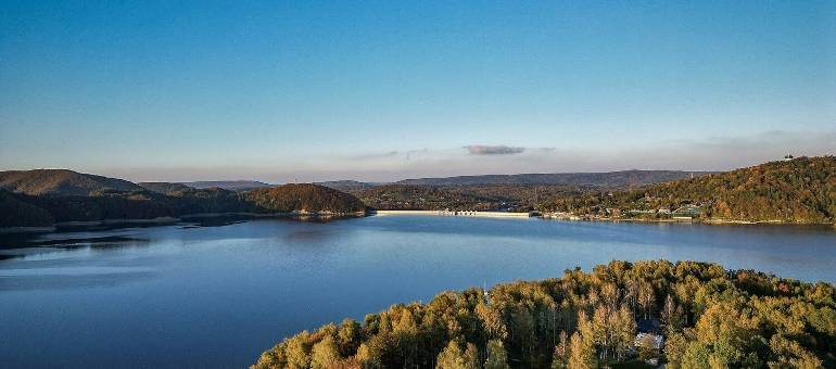 Solina na weekend: co warto zobaczyć podczas wakacyjnej wycieczki nad „bieszczadzkie morze”?