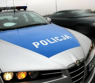 Kradzież z włamaniem pod Krakowem. Policja szuka świadków, by namierzyć auto złodziei