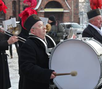 Górnicza orkiestra dęta na Nikiszowcu znów zagrała o poranku. Zobaczcie zdjęcia